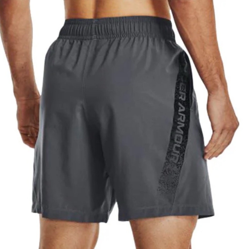 NWT Under Armour pitch gray/black woven graphic short, men’s M